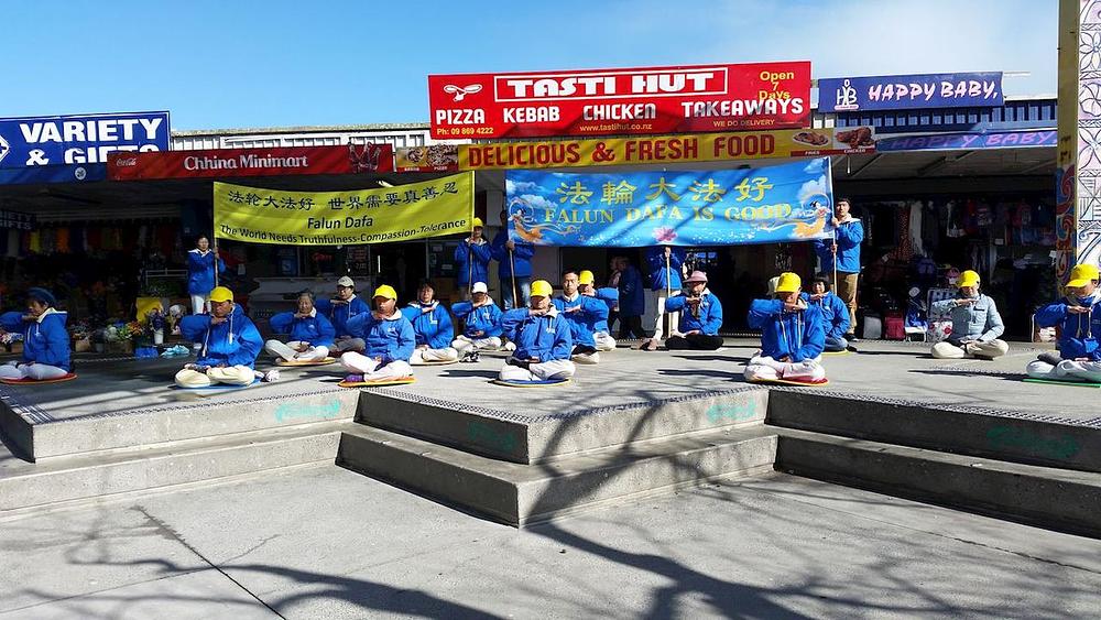 Predstavljanje Falun Gonga na Polinezijskom sajmu u Otari