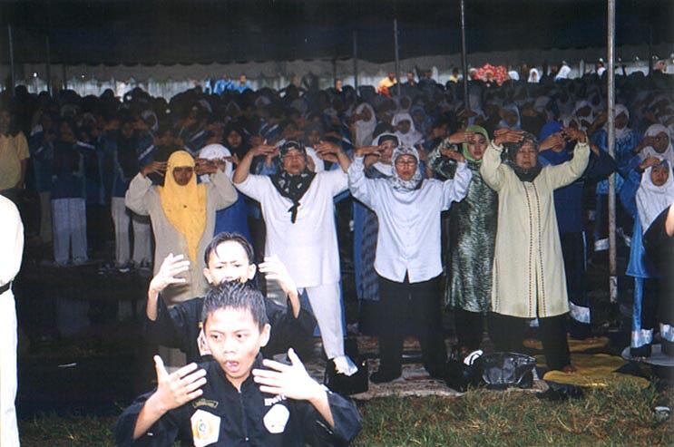 Muslimanke zajedno uče i vježbaju Falun Gong vježbe 