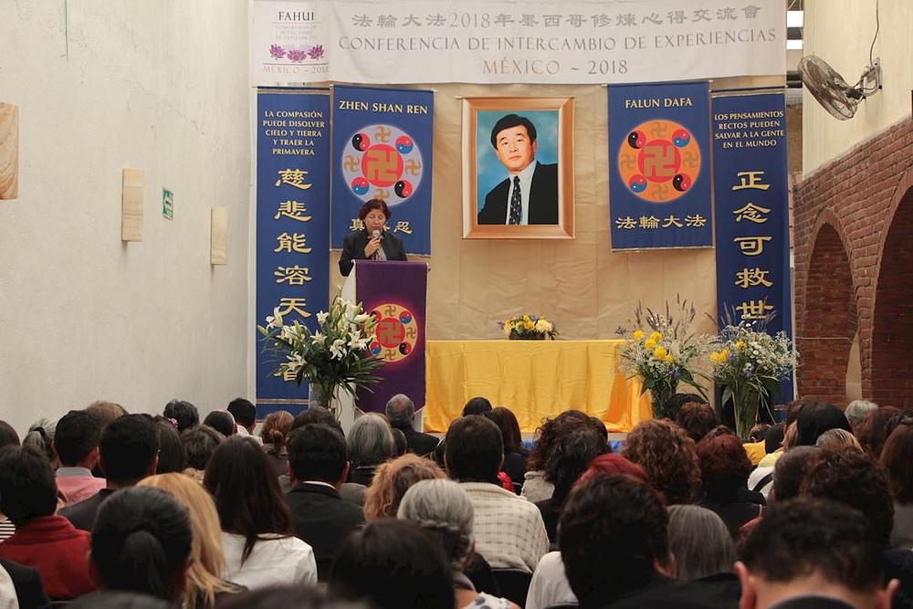 Meksički su praktikanti proslavili konferenciju za razmjenu iskustava s dubokom zahvalnošću prema Učitelju Li Hongzhiju, osnivaču Falun Dafa kultivacijske prakse. 
