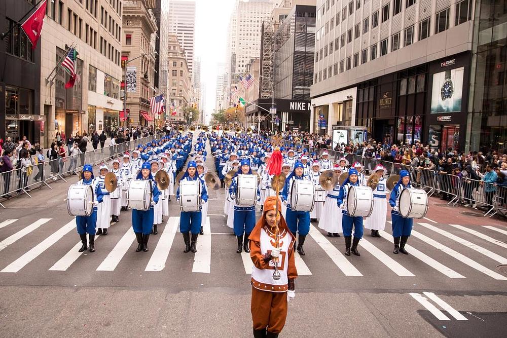 Falun Gong Tian Guo Marching Band na paradi u povodu Kolumbovog dana u New Yorku u ponedeljak, 8. oktobra 2018. godine.