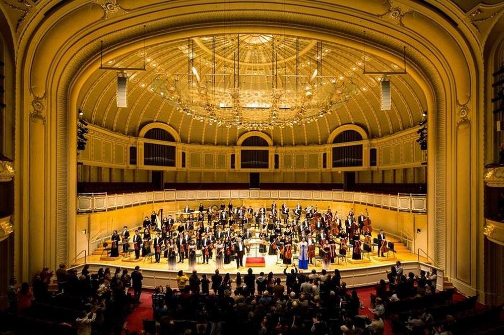 Stojeće ovacije u Chicago Symphony Centru - Orchestra Hall u Čikagu, Illinois, 20. oktobra 2018 godine.