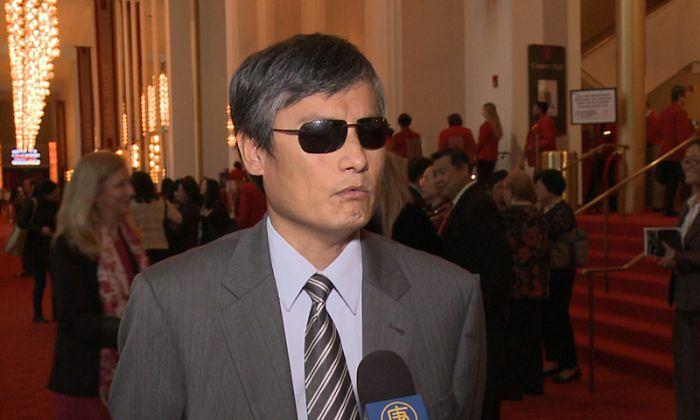Chen Guangcheng, kineski aktivista za građanska prava dobitnik nagrade Ramon Magsaysay, na koncertu Simfonijskog orkestra Shen Yun u koncertnoj dvorani Kennedy Centra 14. oktobra 2018. godine.