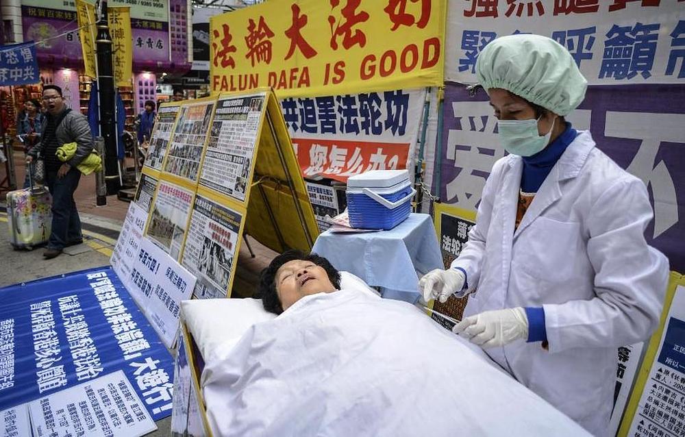 Rekonstrukcija uzimanja organa živih praktikanata Falun Gonga, 12. januara 2013 u Hong Kongu