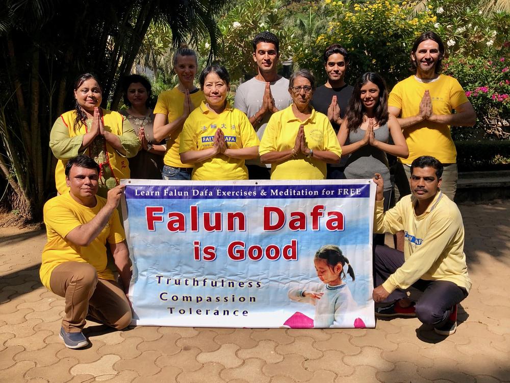 Falun Dafa praktikanti iz Mumbaija, Indija, srdačno pozdravljaju poštovanog Učitelja povodom 27. Svjetskog Falun Dafa dana.