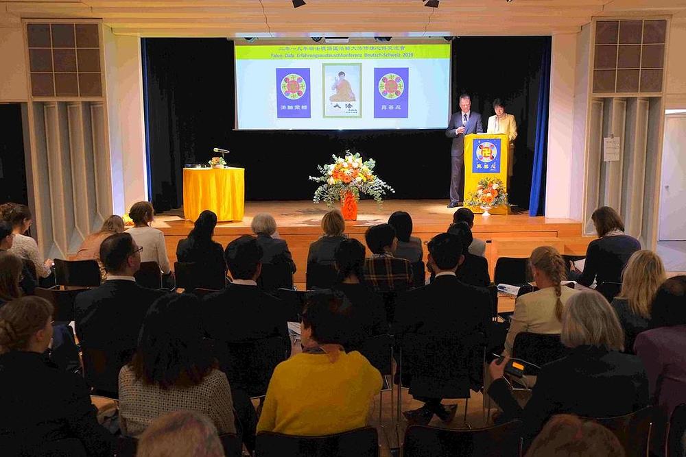 Prva Falun Dafa konferencija za razmjenu iskustava za dio Švajcarske u kom se govori njemački jezik je održana u Cirihu 13. oktobra 2019. godine.