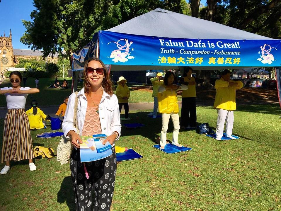 Rebecca se nada da će više ljudi u Sydneyu početi prakticirati Falun Dafa.