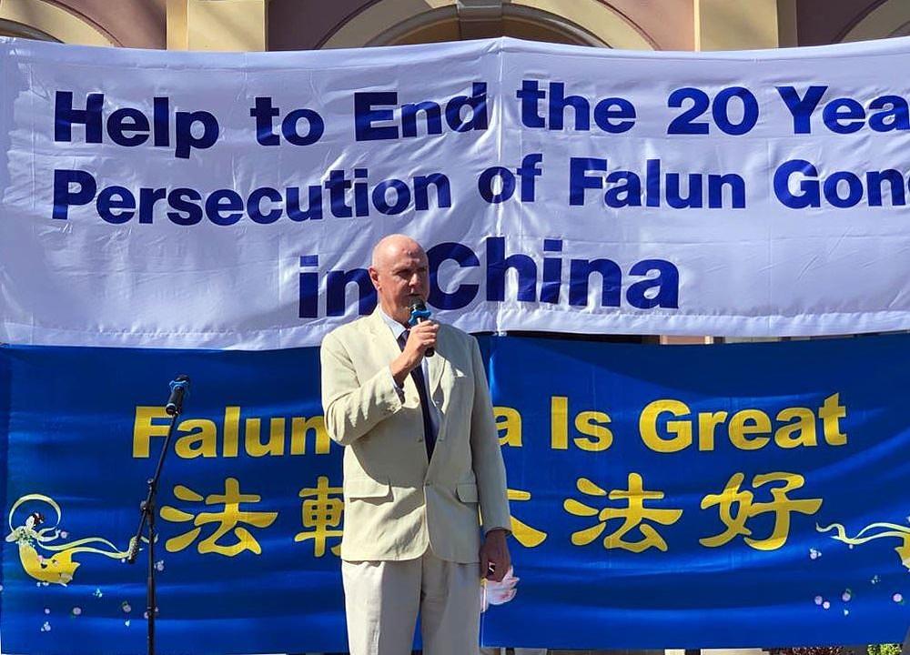 John Deller, portparol australske Falun Dafa asocijacije, izjavio je da progon predstavlja prijetnju i za Australce. 