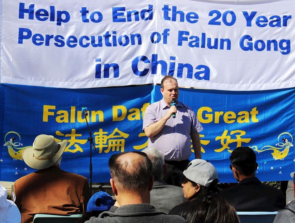 James Shaw, advokat i bivši vijećnik u Parramatti, izjavio je da praktikanti Falun Gonga ne bi trebali biti progonjeni zbog njihovih uvjerenja.
 
