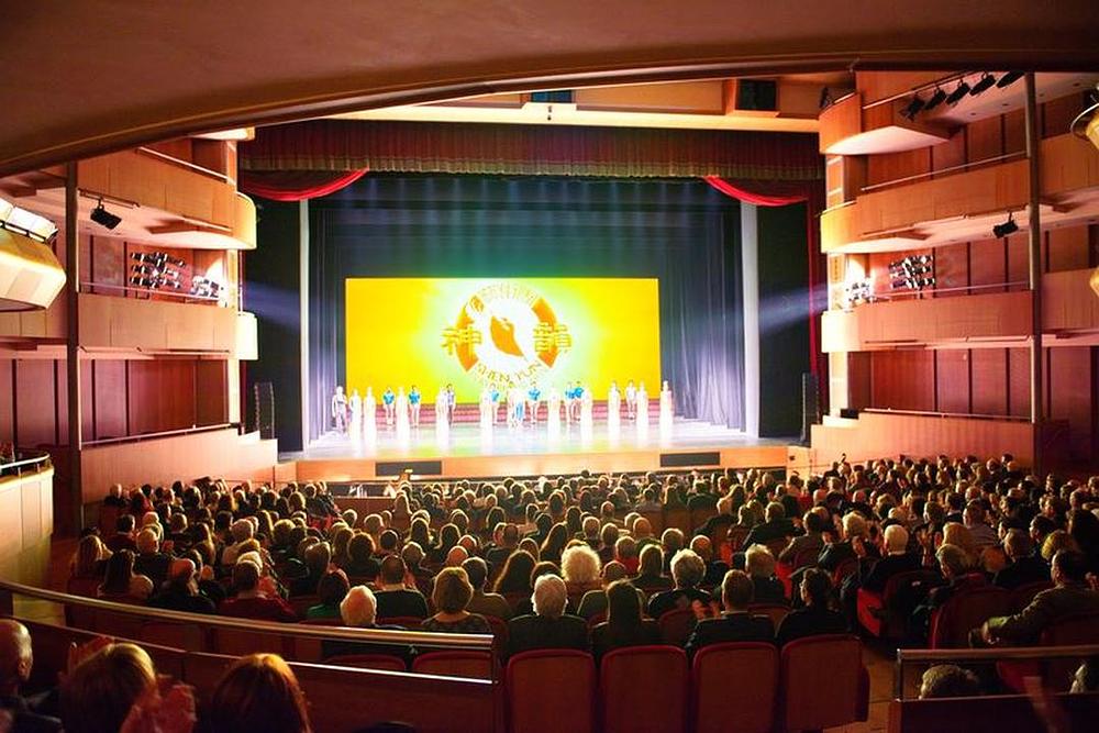 Rasprodana predstava Shen Yun Touring Company u Teatro Nuovo Giovanni da Udine u Udinama u Italiji, 15. januara 2020. godine.