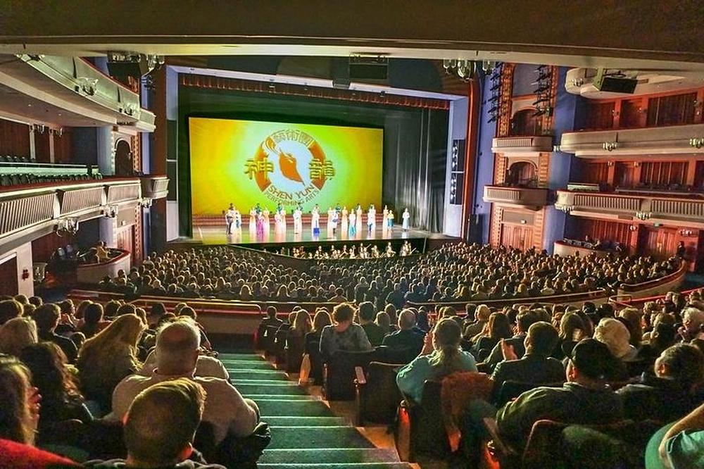 Kompanija Shen Yun World izvela dvije rasprodane predstave u Ordway centru za scenske umjetnosti u Saint Paulu u Minnesoti, 22. februara 2020. godine. 