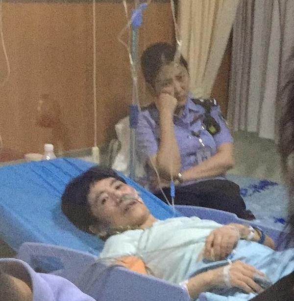  Gospođa Li Changfang je prije operacije bila pri svijesti. 