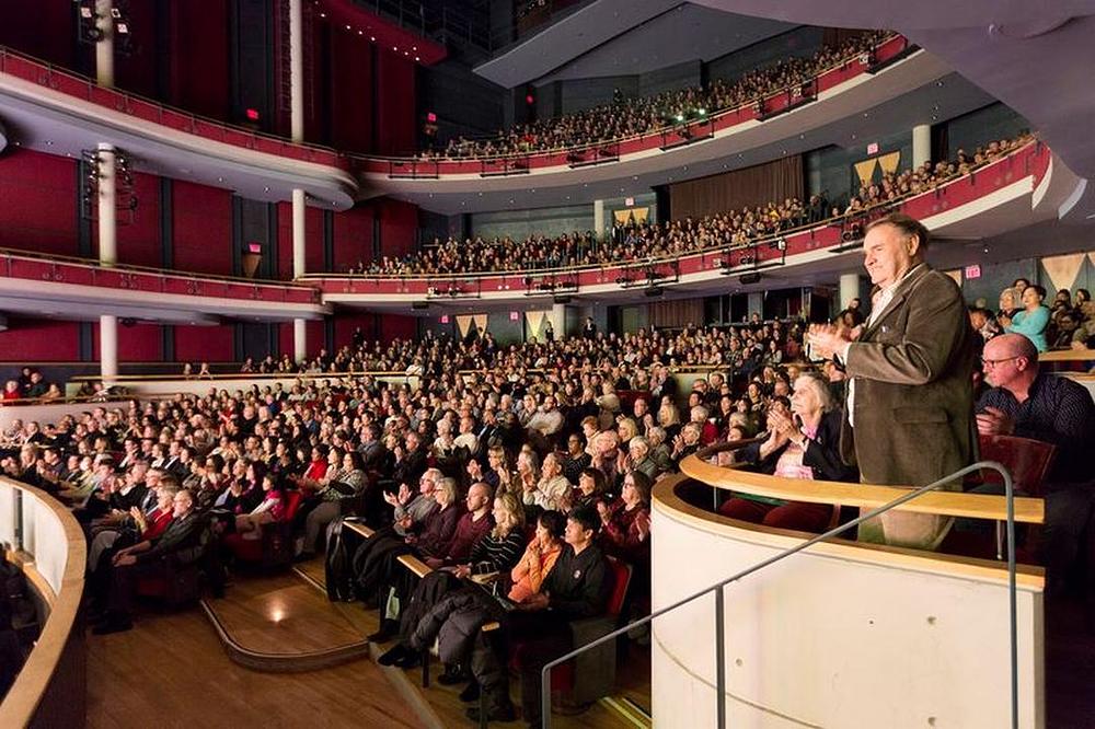 Kompanija Shen Yun World je izvela šest predstava u Centru Living Arts u Mississaugi, Kanada, od 8. do 12. januara 2020. godine. 
