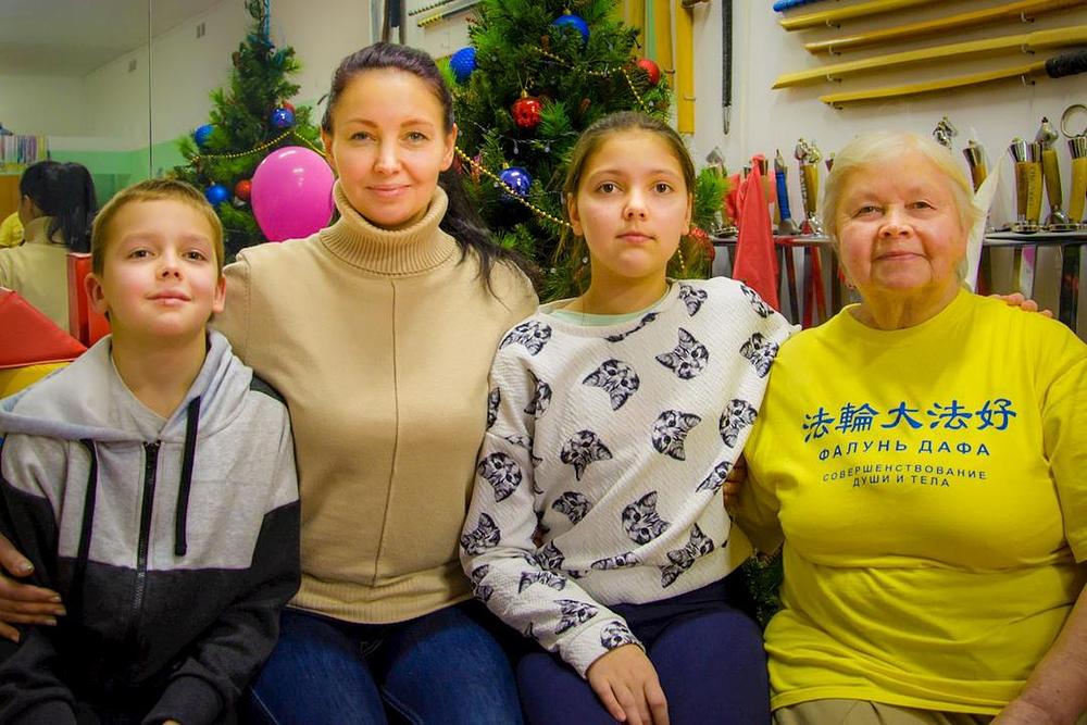Nina Nikolajevna Klimova je manifestaciji prisustvovala sa svojom ćerkom i dva unuka.
 