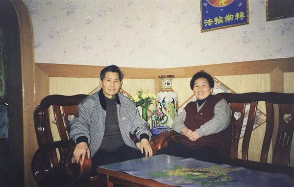 Gospodin Zhang Putian, njegova supruga u njihovoj kući u Guizhouu