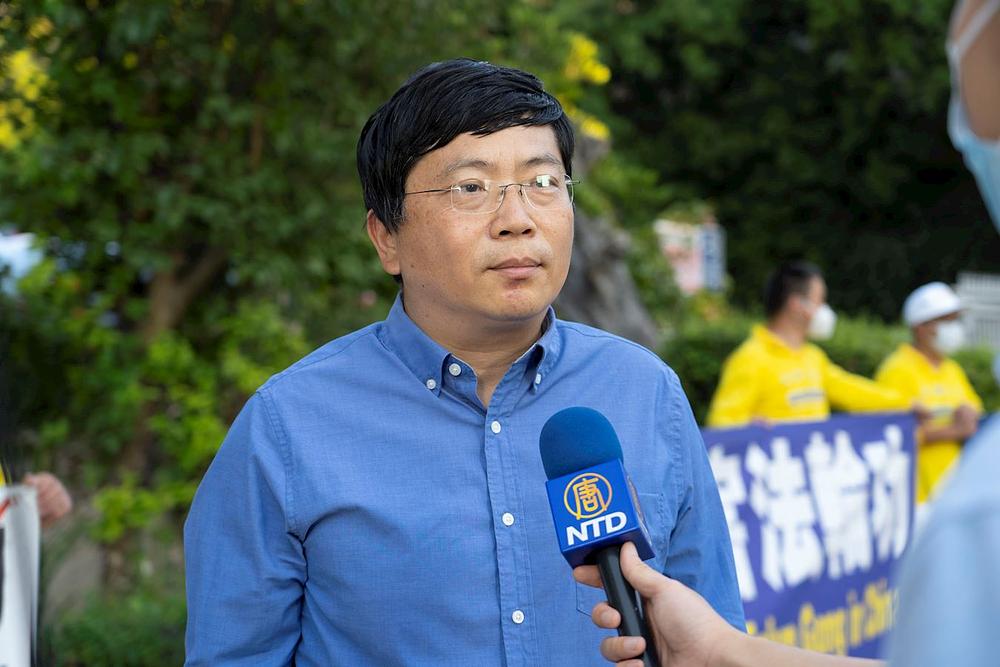 Wu Yingnian, portparol Falun Gong asocijacije iz Los Angelesa i profesor sa Kalifornijskog univerziteta u Los Angelesu (UCLA).