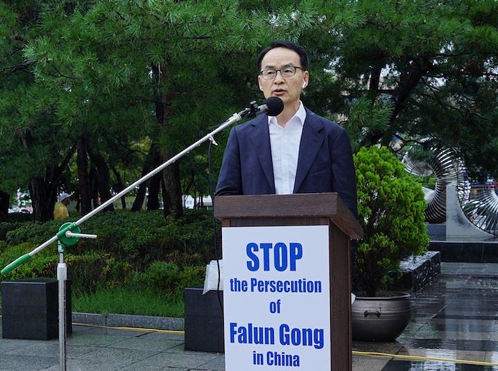 Na skupu je govorio i dr. Wu Shilie, sekretar Falun Dafa udruženja Južne Koreje.
 
