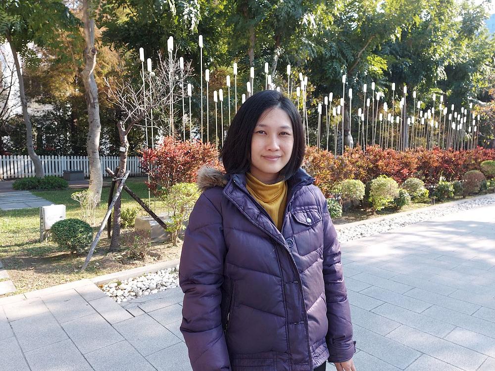 Huang Yaling, koja prakticira više od godinu dana, smatra Falun Dafa zaslužnim za poboljšanje njenog zdravlja i porodičnih odnosa.