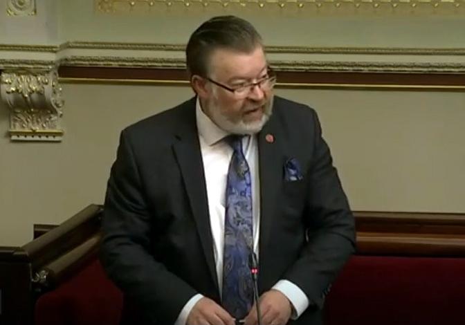  Poslanik Bernie Finn u parlamentu Viktorije osuđuje progon Falun Gonga 