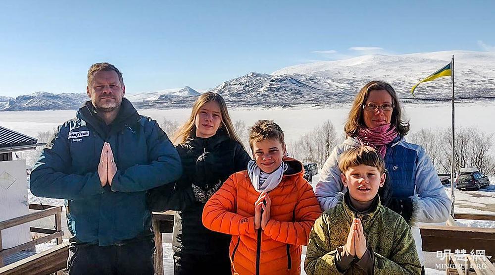 Jörgen i Eva, suprug i supruga, zajedno sa njihovo troje djece, su svi imali koristi od prakticiranja Falun Dafa.