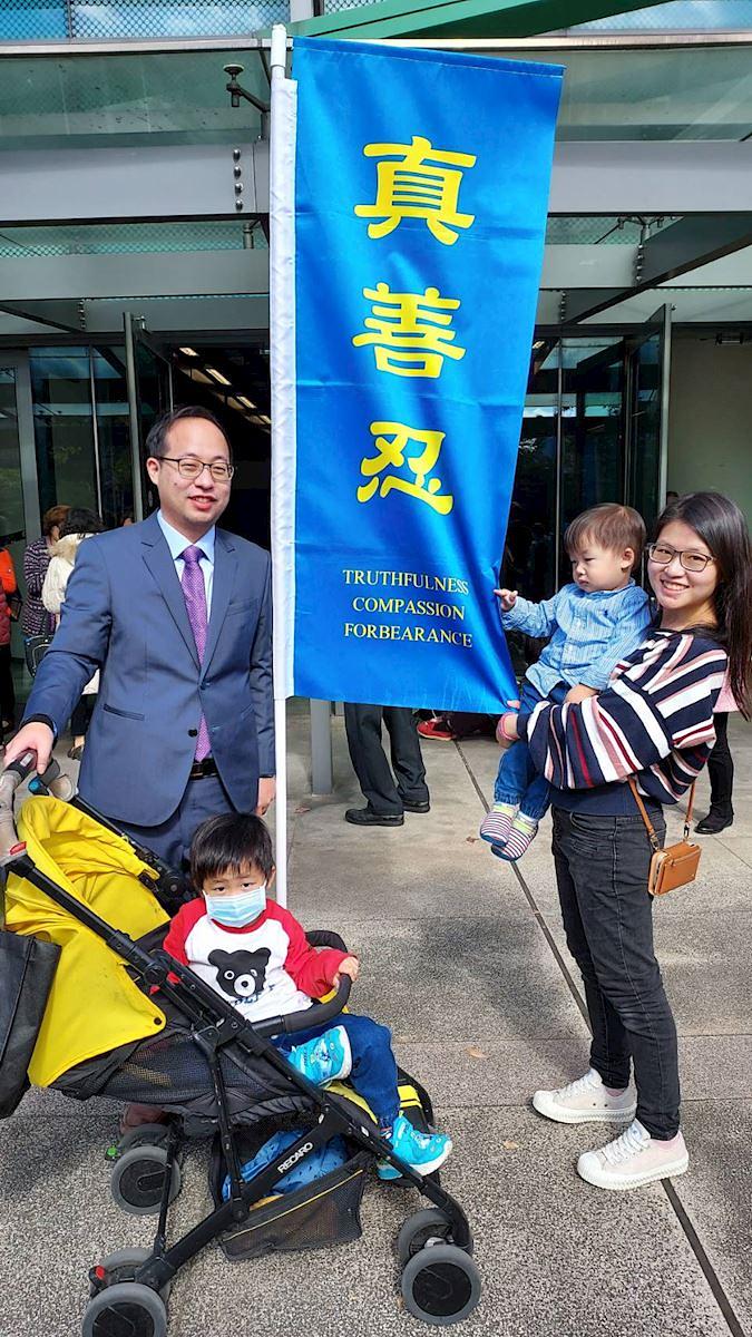  Dr. Huang i njegova porodica 