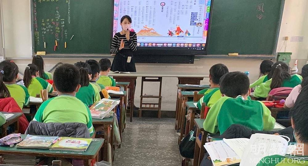Gospođa Yu Qing koristi principe Istinitosti, Suosjećanja i Strpljivosti da vodi svoje učenike. 