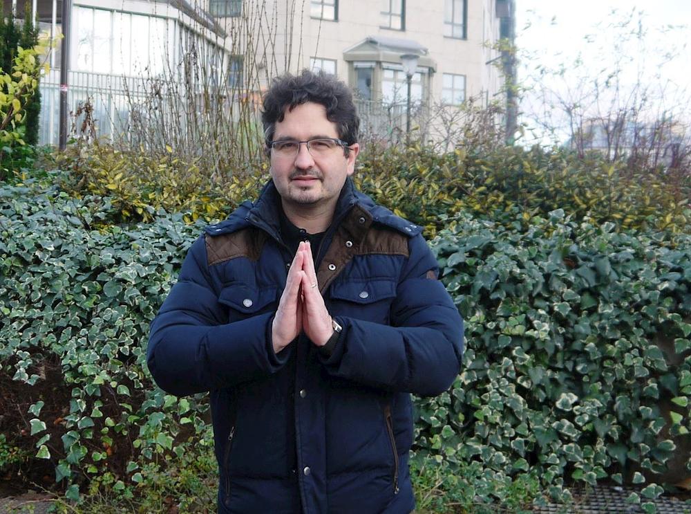  Sederik, biohemijski inženjer, rekao je: „Moj život je postao smislen nakon što sam počeo praksu Falun Dafe.“