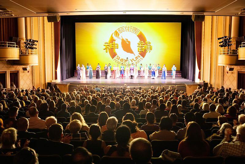 Shen Yun International company u pozorištu Hanover u Vusteru, Masačusets, 17. oktobra 2021.