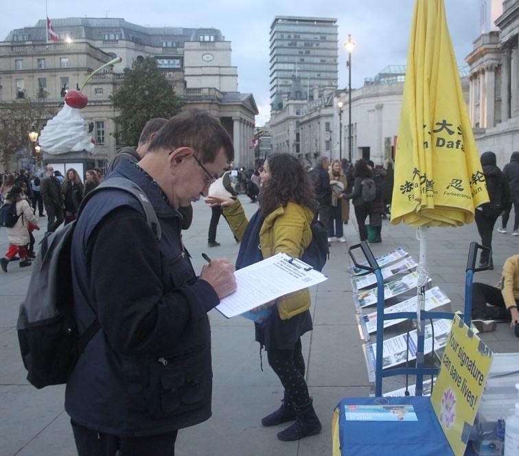 Podizanje svijesti o Falun Dafa na Trgu sv. Martina 