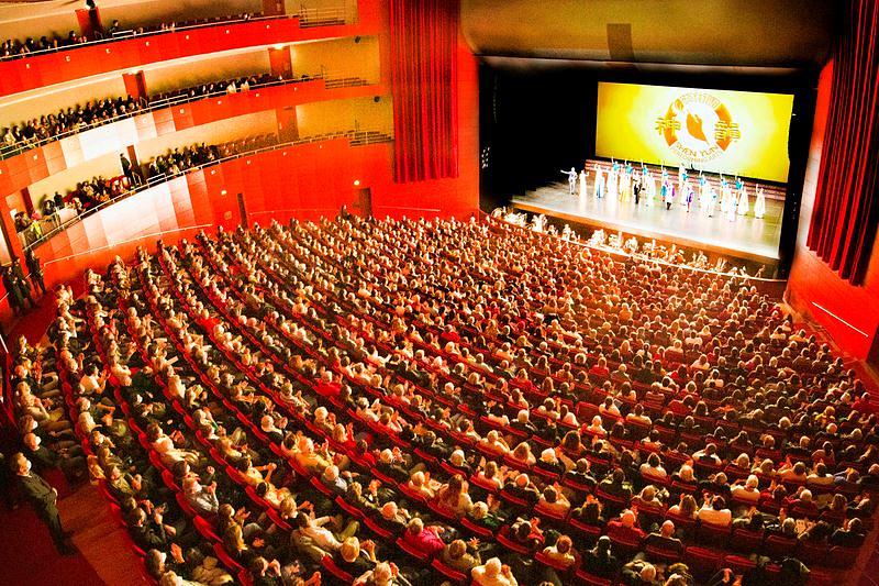 Shen Yun Global Company u Grand Theatre de Provence u Aix-En-Provence, Francuska, 8. februara 2022. godine. Trupa je izvela pet rasprodanih predstava u Aix-En-Provence od 6. do 9. februara 2022. godine. (The Epoch Times)