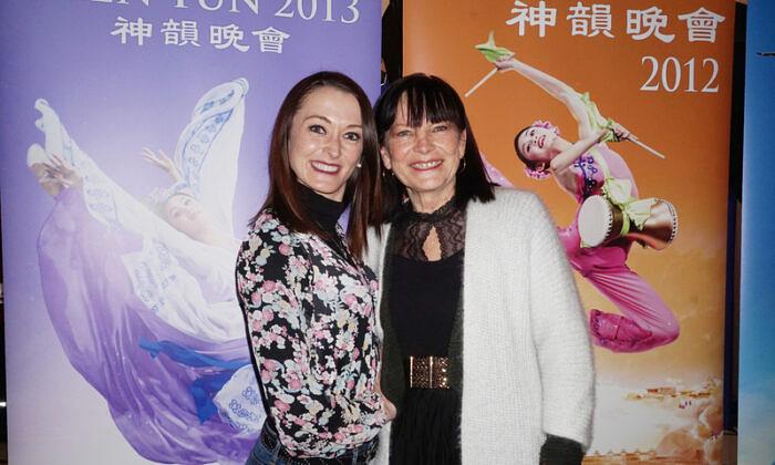 Betty Villard i njena majka Nicky Villard na predstavi Shen Yuna u Aix-en-Provence, Francuska, 6. februara (The Epoch Times)