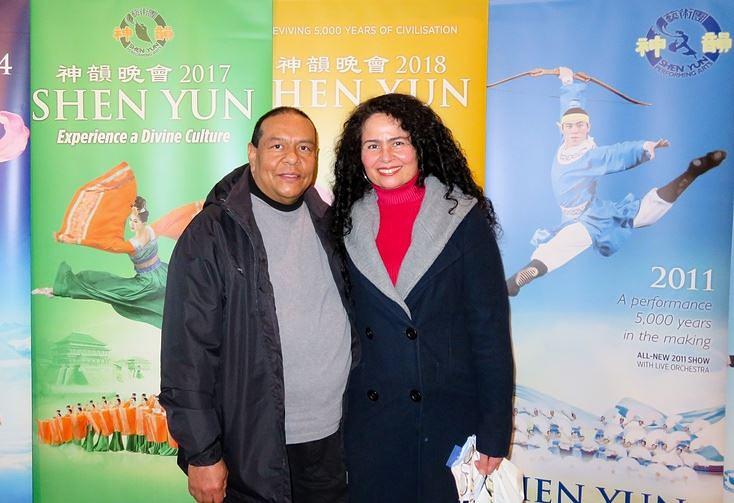 Élias Urbina i njegova supruga na predstavi Shen Yuna u Nantu, Francuska, 19. februara. (The Epoch Times)