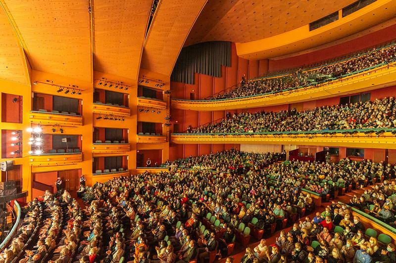 Internacionalna kompanija Shen Yun na rasprodatoj predstavi u Aronoff Centru za umjetnost u Sinsinatiju, Ohajo, 27. februara. Kompanija je predstavila tri nastupa u Sinsinatiju od 25. do 27. februara. (The Epoch Times)