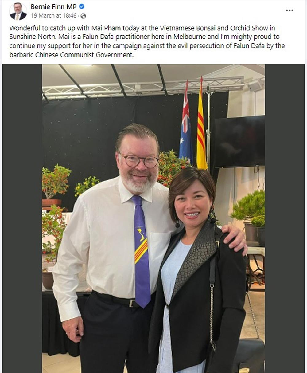 Bernie Finn, član opozicije u zakonodavnom vijeću u parlamentu Viktorije, podijelio je svoju sliku s Mai Pham na svom Twitter računu.