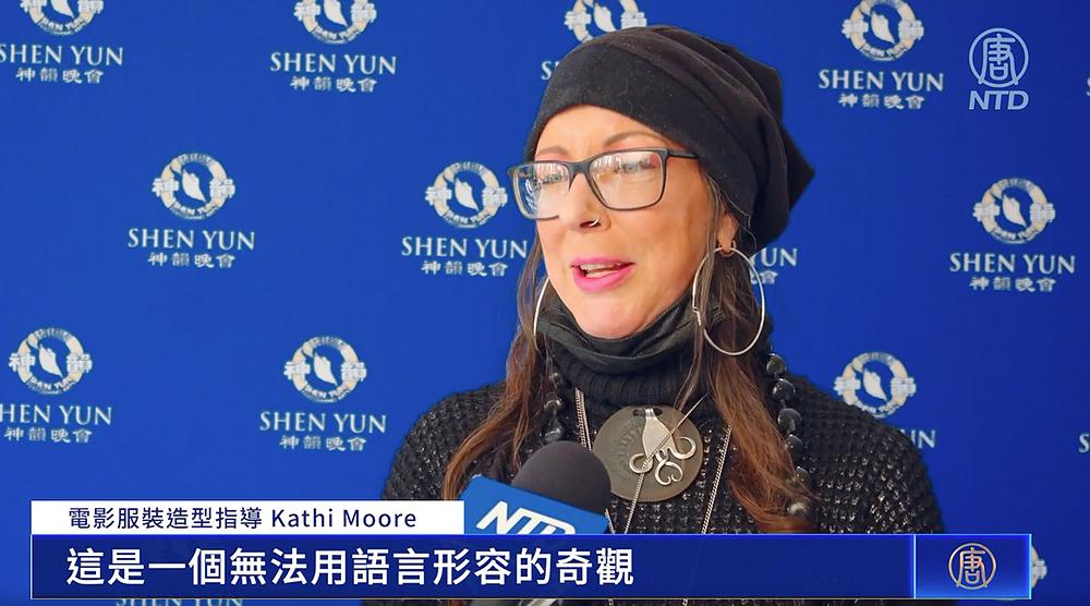 Kathi Moore na nastupu Shen Yun u Vancouveru, Kanada, 24. marta. (NTD Television)