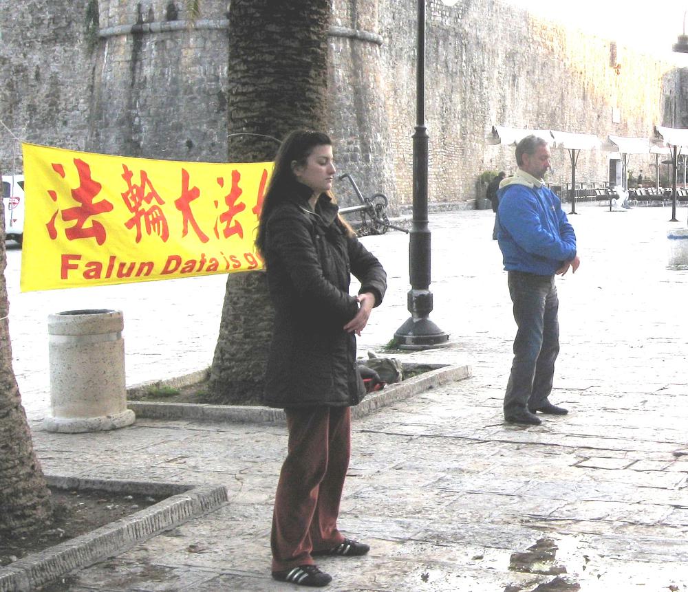 Promoviranje Falun Gonga u Budvi
