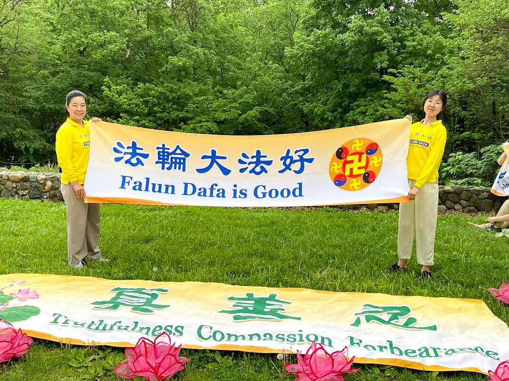 Dr. Tian (lijevo) i Lillian (diplomirana studentica) sa Sveučilišta Indiana