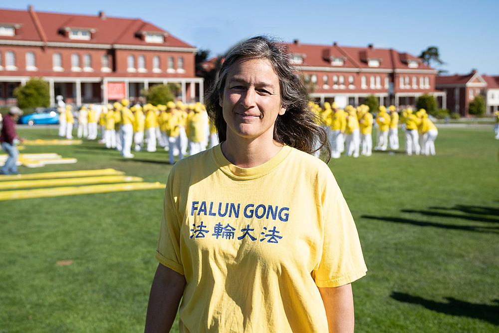 Lisa Ellsmore govorila je o dobrobitima koje je iskusila kroz prakticiranje Falun Dafa.