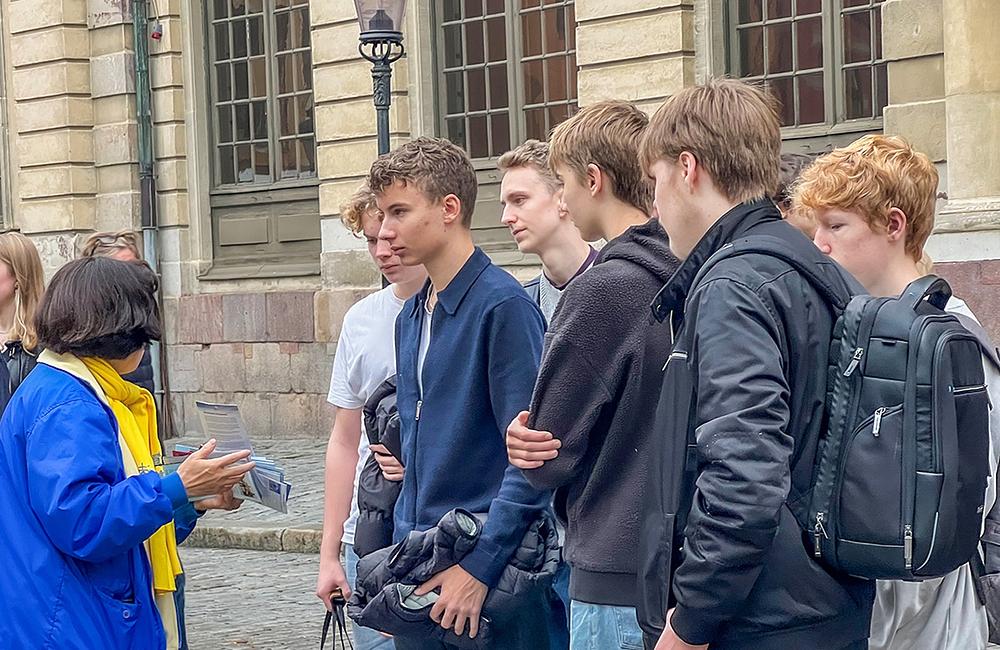  Skupina srednjoškolaca iz Gotlanda u Švedskoj saznala je za progon u Kini.