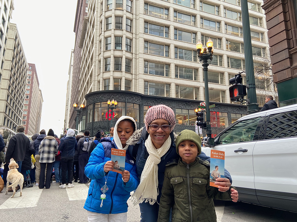Tiffany i njeni sinovi zahvalni na informacijama o Falun Dafa 