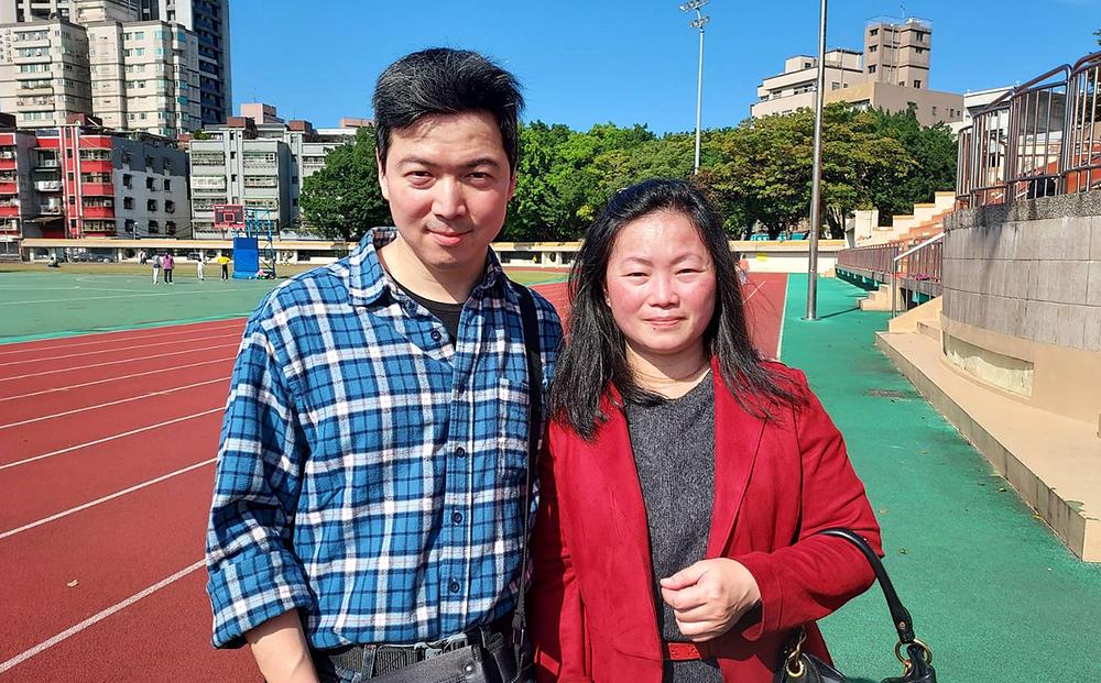  Peirong (desno) i njen muž Jin Long (levo) bolje se slažu nakon što počeli vežbati Falun Dafu.