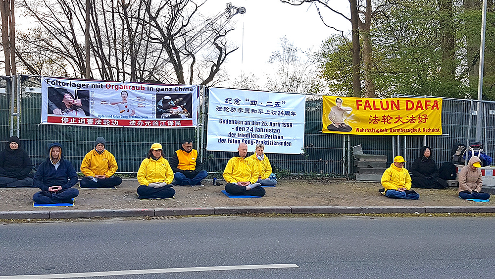 Manifestacija ispred kineskog konzulata u Hamburgu 