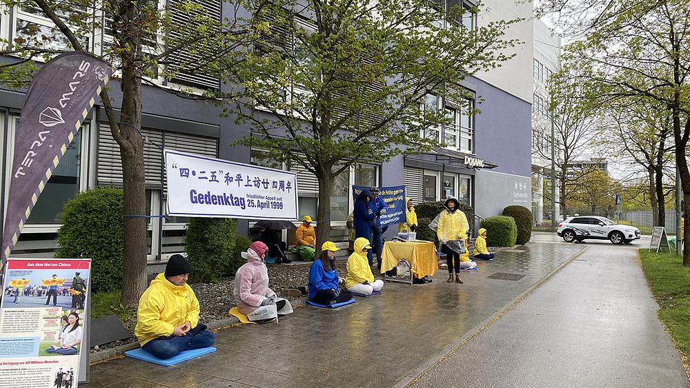 Manifestacija ispred kineskog konzulata u Münchenu 