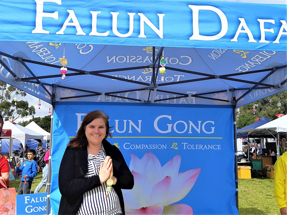 Izabela je zainteresovana za Falun Dafa.