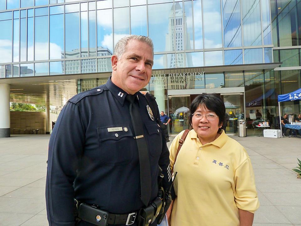 Načelnik policije, Andrew J. Neiman i gđa. Xu 