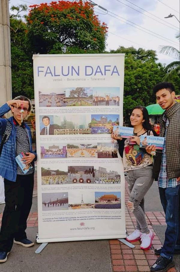 Mladi ljudi su rekli da su impresionirani mirom i spokojem Falun Dafa.