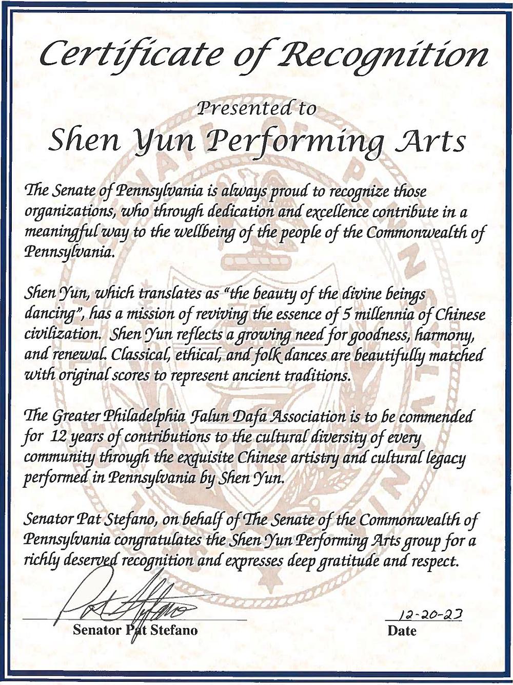  Prije nastupa Shen Yuna u Pennsylvaniji krajem siječnja i sredinom ožujka, senator Pat Stefano izdao je Certifikat o priznanju u ime Senata Commonwealtha Pennsylvanije. (Dostavio voditelj Shen Yuna u Pennsylvaniji)