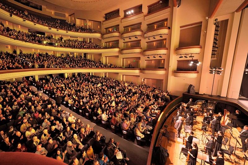 Shen Yun Touring Company nastupila je pred punom salom u Belk teatru u Blumenthal Performing Arts Centru u Charlotteu, Sjeverna Karolina, popodne 6. januara. (The Epoch Times)