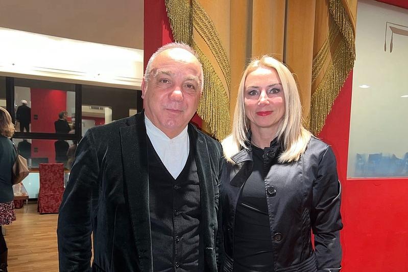  Giovanni Chessa i prijateljica na predstavi Shen Yun u Cagliariju 5. januara (The Epoch Times)