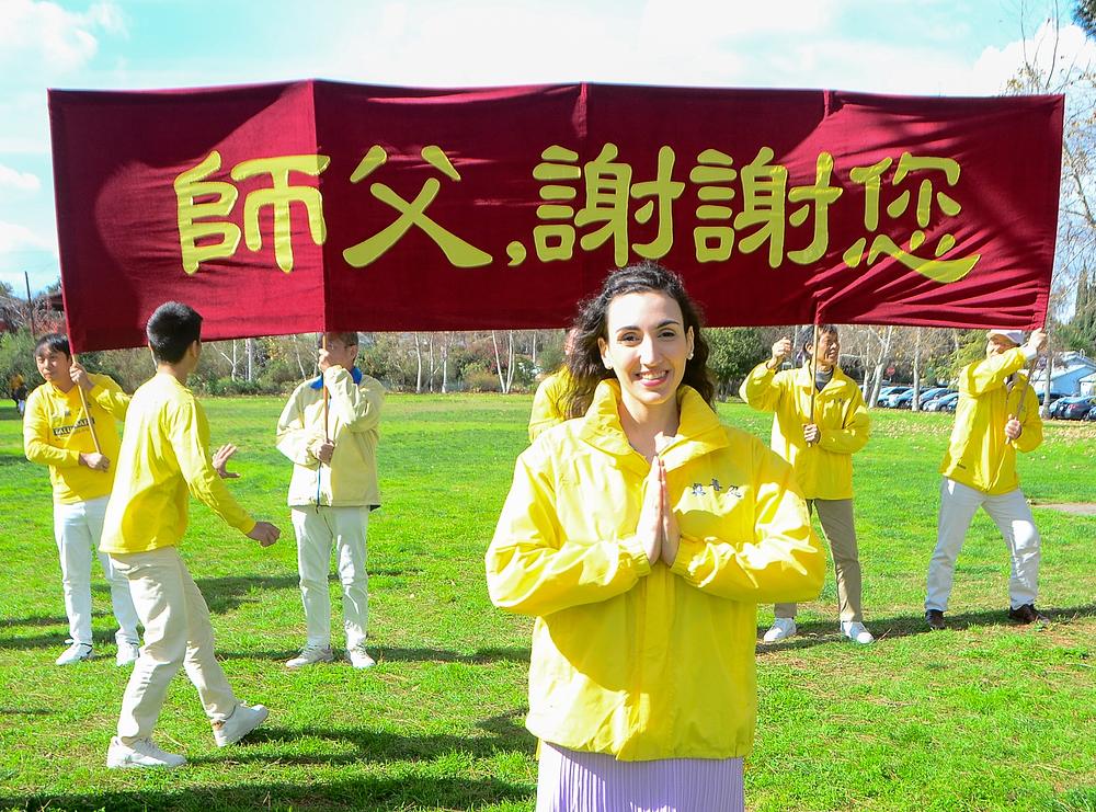  Niama Fekar Mur, koja se zbog posla preselila iz Španije u Los Anđeles, rekla je da je prilika da se kultiviše Falun Dafa „najbolji Učiteljev poklon za mene“.
