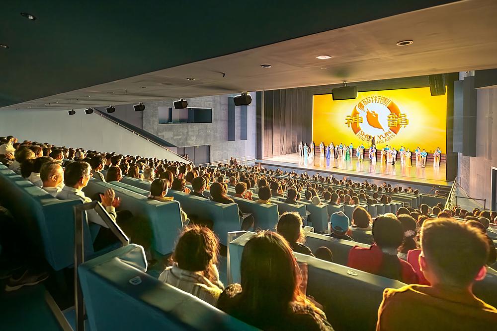 Završetak predstave Shen Yun Ansambla u Taipei Performing Arts Center 7. travnja. Ansambl je predstavio osam rasprodanih izvedbi u Taipeiju od 2. do 7. travnja. (The Epoch Times)